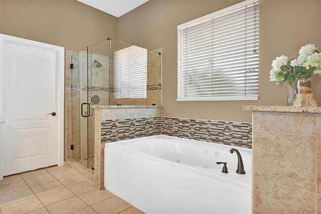 Building Photo - 8322 Shoregrove Dr