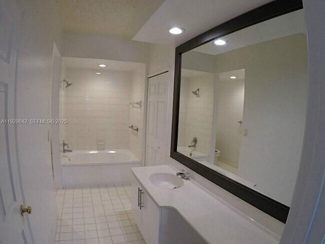 Building Photo - 3255 NE 184th St