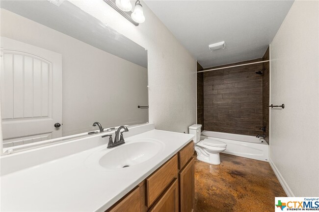 Building Photo - 2807 Terrace Dr
