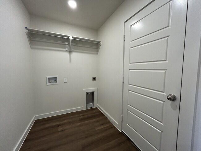 Building Photo - Brand New Burgamy Park Gem, Zoned for Memorial High School!