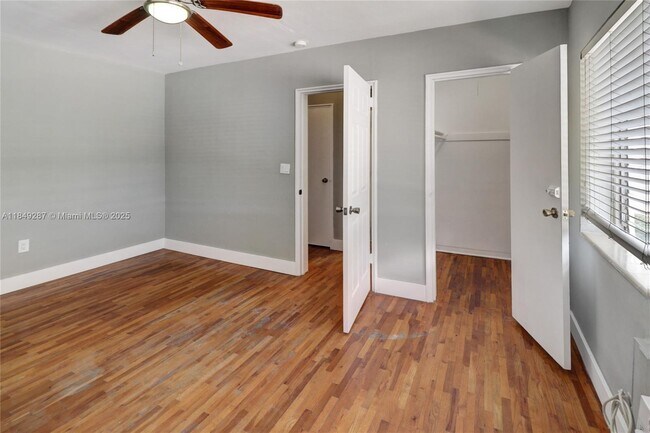 Building Photo - 7945 Carlyle Ave