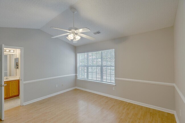 Building Photo - 8074 Shadow Oak Dr