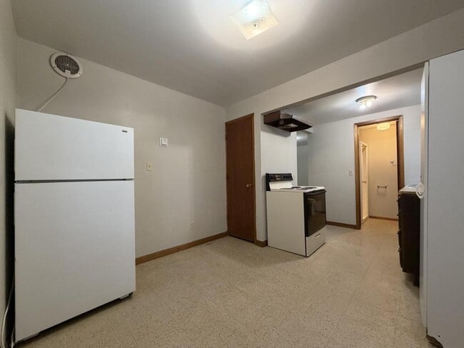 Building Photo - 7 N Severance St