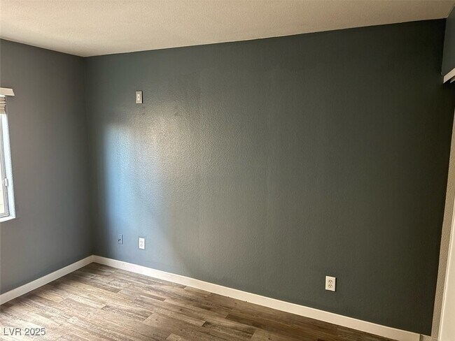 Building Photo - 4030 E Carey Ave