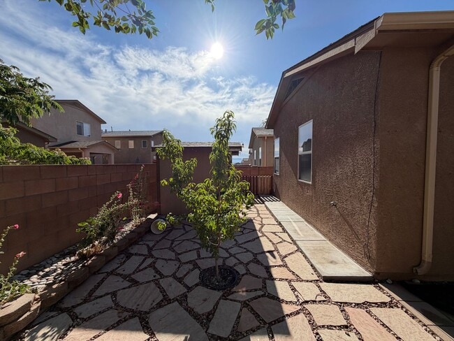 Building Photo - 2 Bedroom Single Story Town Home Available Near 98th St SW & Dennis Chavez Blvd SW!