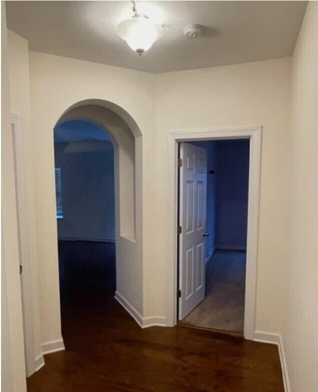 Building Photo - Spacious 3-Bedroom Townhome in the Riviera...