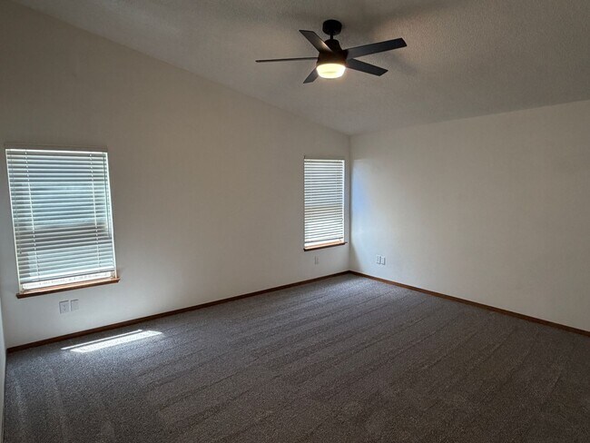 Building Photo - 5933 W Iris Ct