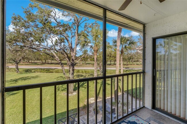 Building Photo - 122 E Cypress Ct