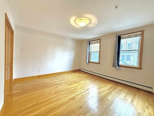 Building Photo - 180 K St