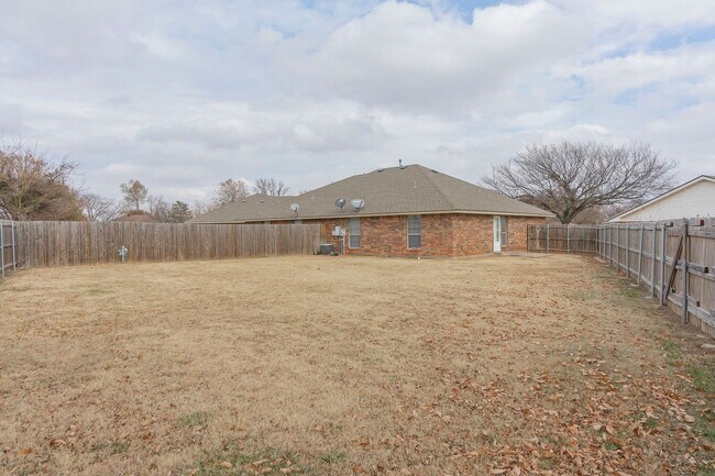 Building Photo - 810 Delmar Cir