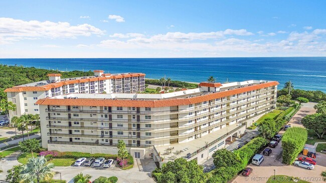 Building Photo - 2871 N Ocean Blvd
