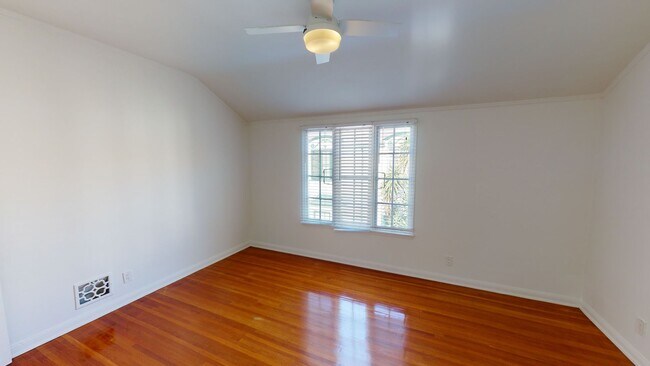 Building Photo - Olympic Blvd Apartments...REMODELED TWO BE...