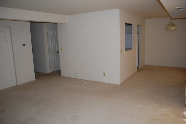 Building Photo - BEL AIR - HICKORY HILLS CONDO