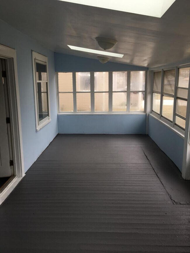 Building Photo - 295 E 238th St