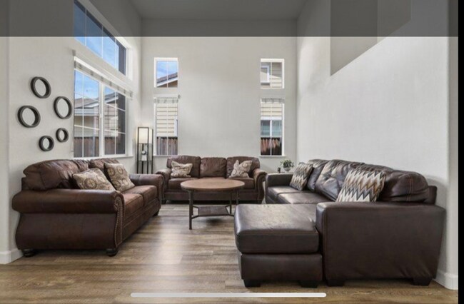 Building Photo - 4036 Escatta Ave