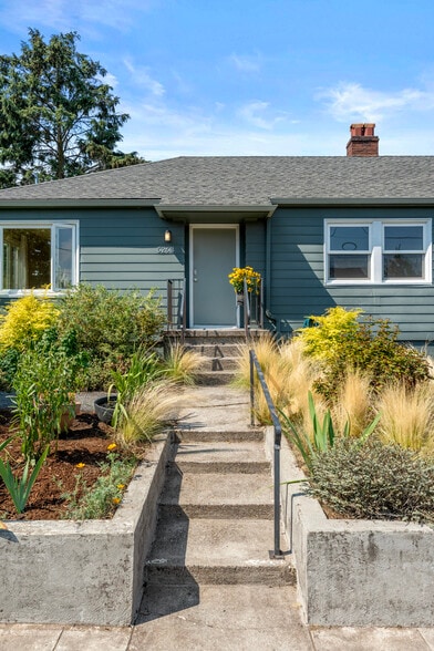 Main Entrance - 5263 NE 32nd Pl