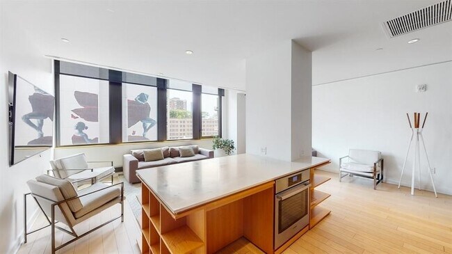 Building Photo - 10 Provost St