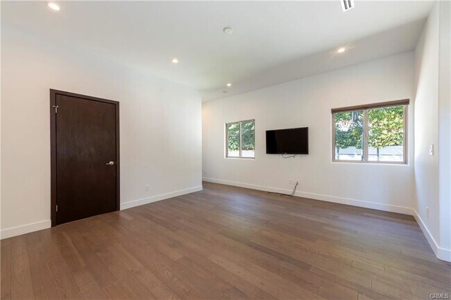 Building Photo - 15053 Greenleaf St