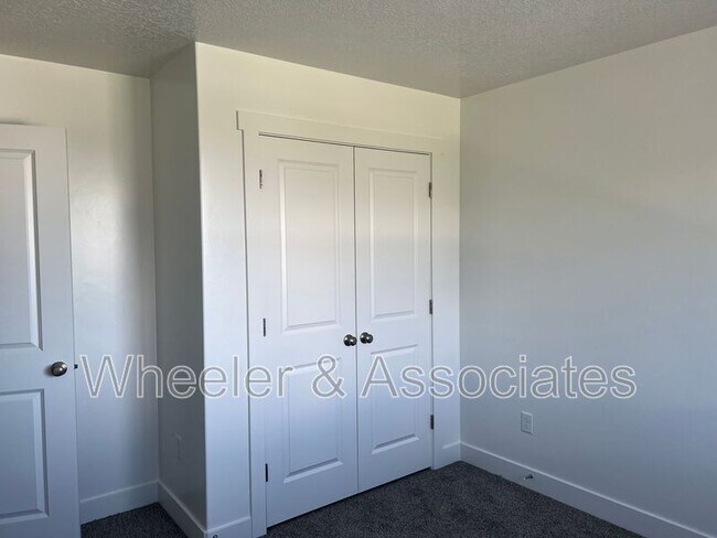 Building Photo - 318 38th St