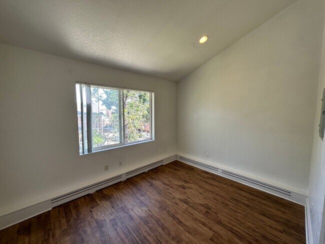 Building Photo - 994 14th St