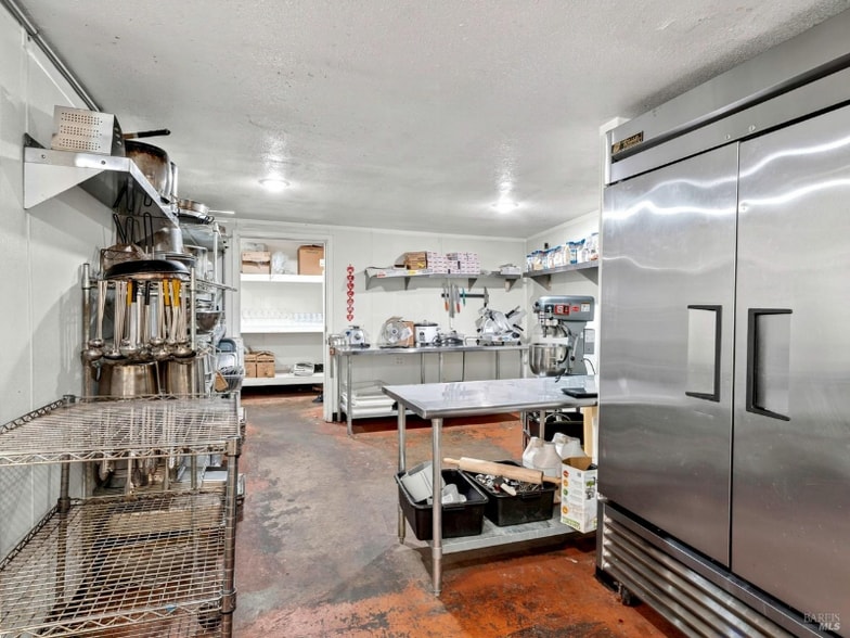 Building Photo - 16451 Golf Rd