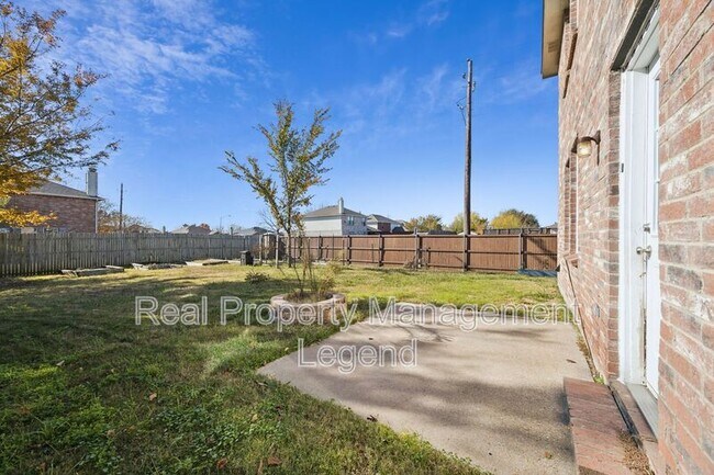 Building Photo - 2900 Sheridan Ln