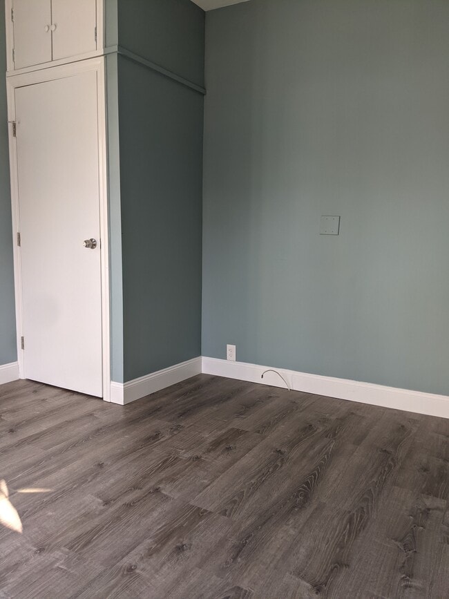 Building Photo - 15 Plandome Pl