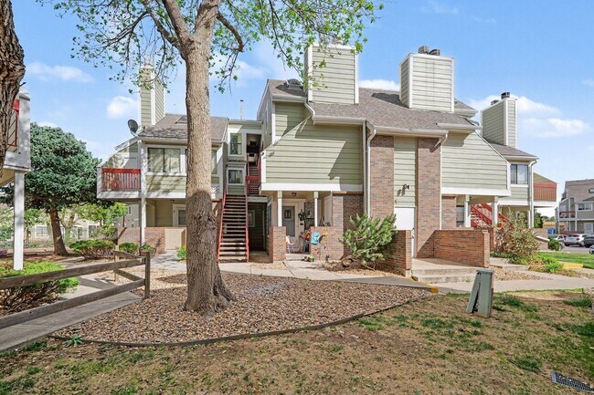 Building Photo - Charming Top-Floor Studio in Aurora with Private Patio & In-Unit Laundry