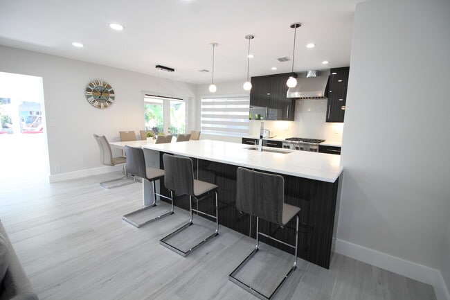 Building Photo - 2548 SE 14th St