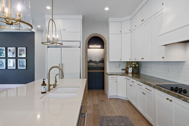 Building Photo - 5976 Woodshire Ln