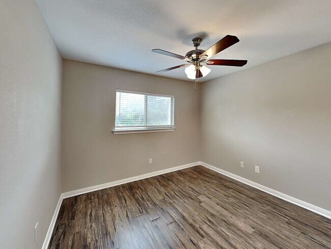 Building Photo - 179 Holly St