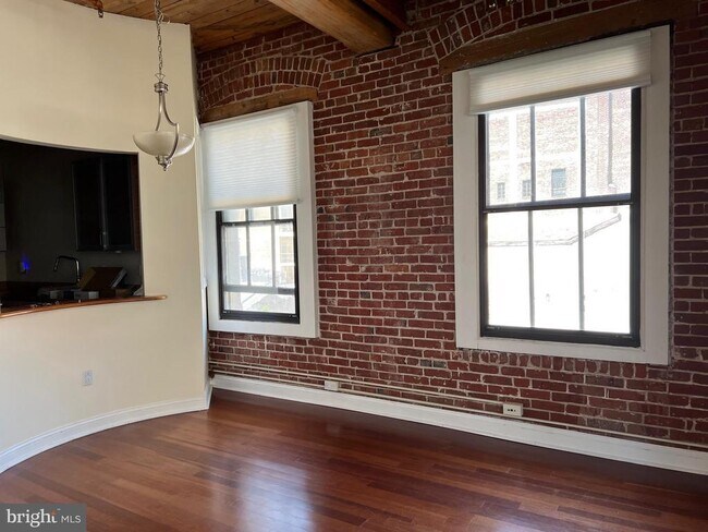 Building Photo - 105 S 18th St