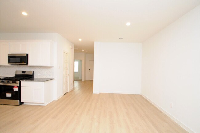 Building Photo - 1410 Island Grove Dr