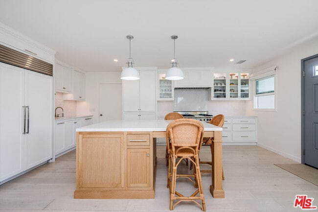 Building Photo - 134 La Plata