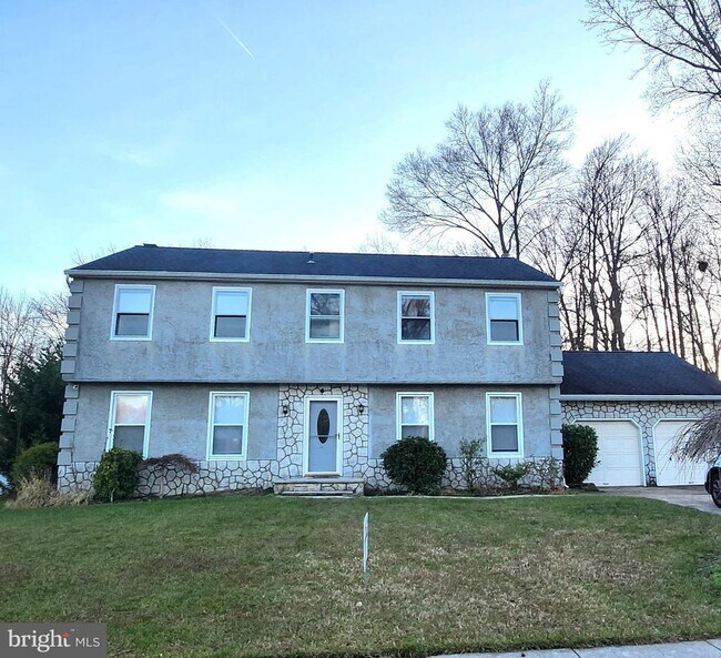 Building Photo - 4 Oriole Dr