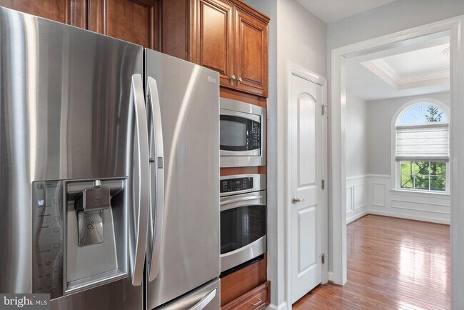 Building Photo - 42524 Rowderbury Square