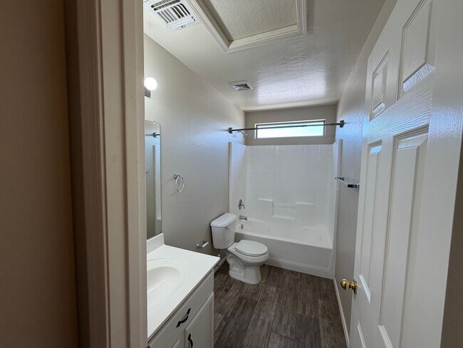 Building Photo - 3049 W Santa Cruz Ave