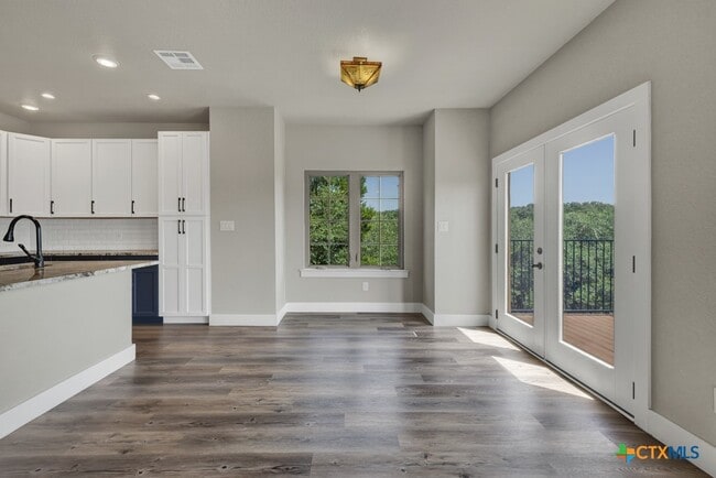 Building Photo - 1216 Canyon Lake Dr