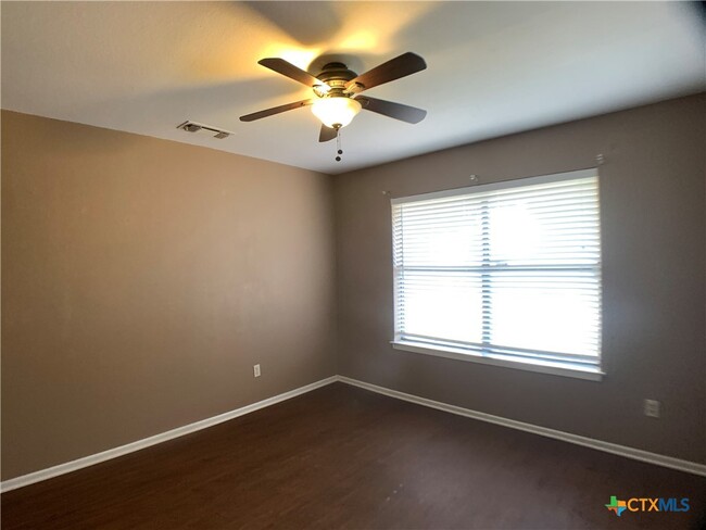 Building Photo - 826 Timber Dr
