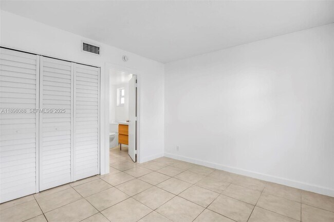 Building Photo - 8002 Lagos De Campo Blvd