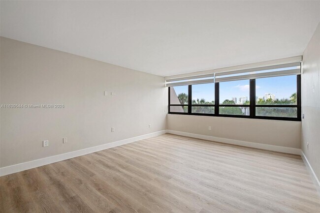Building Photo - 1 Grove Isle Dr