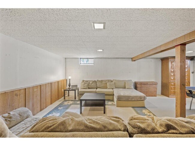 Building Photo - 9457 Saratoga Ln N