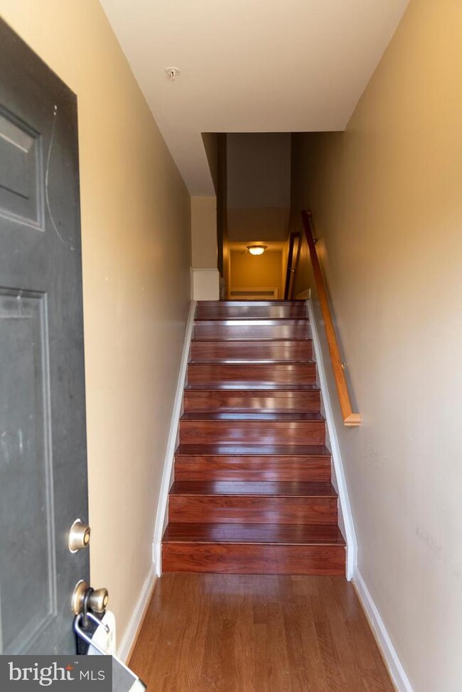 Building Photo - 42425 Goldenseal Square