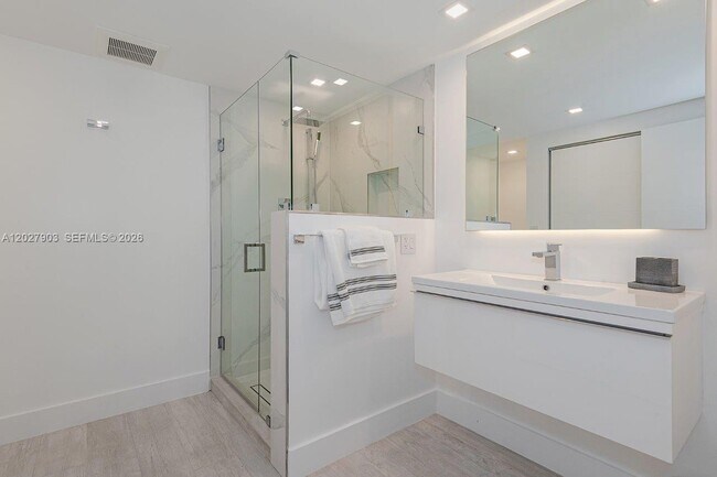 Building Photo - 2301 Collins Ave