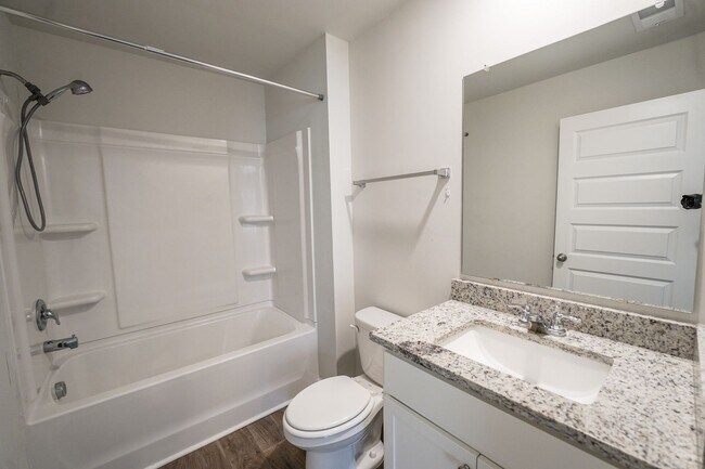 Building Photo - AVAILABLE NOW!