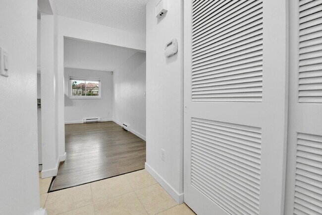Building Photo - $1,895 - 2 Bed 2 Bath Condo in Aurora with...