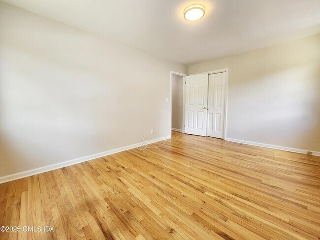 Building Photo - 86 Cos Cob Ave