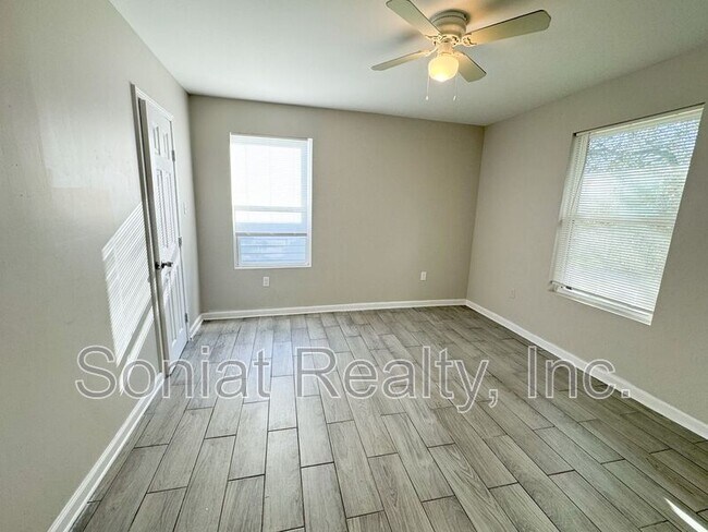 Building Photo - 7721 S Coronet Ct