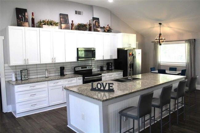 Building Photo - 4495 Kent Rd