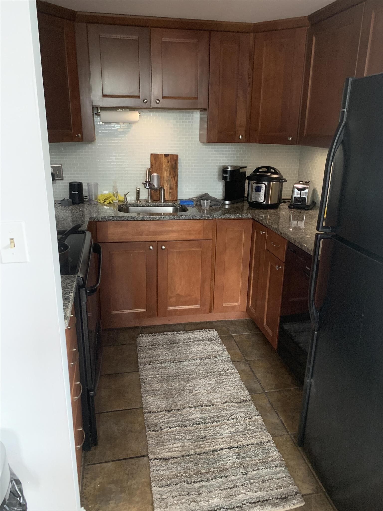 Building Photo - 14 Locust St